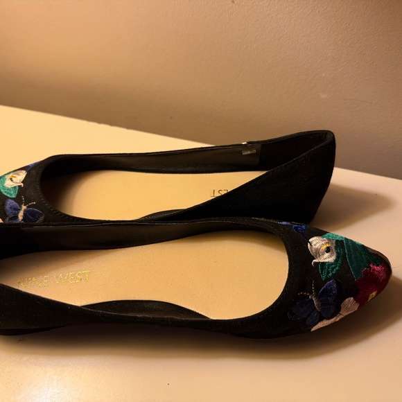 NWT Nine West Embroidered Suziella Pointed Flats in Black Women's Size 6 - Picture 5 of 9